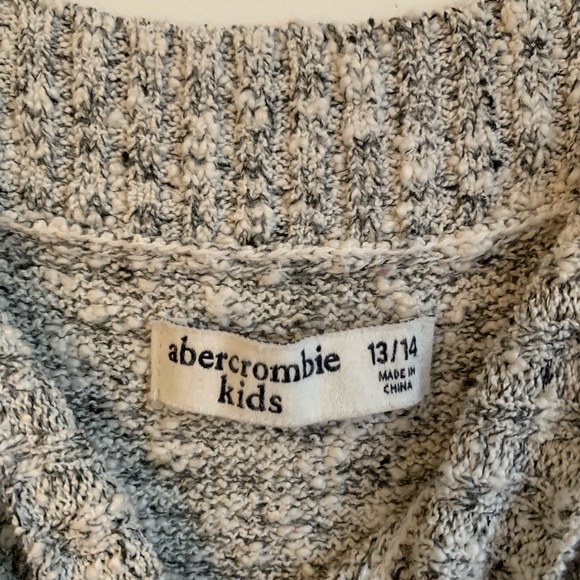 Abercrombie cut out shouldered sweater - Picture 2 of 3